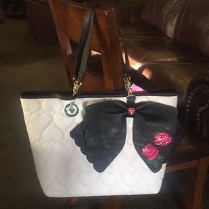 Betsey Johnson tote w/pouch. NWT